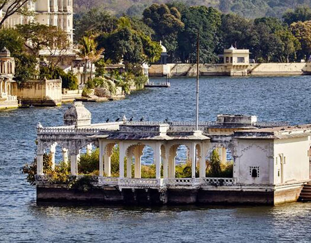 places to visit in old city udaipur