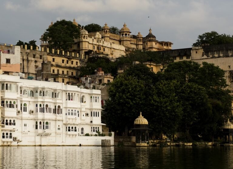Exploring the Enchanting Charms of Rajasthan: A Luxurious Travel Experience