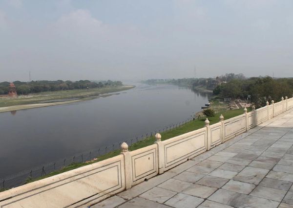 Agra-Bank-of-Yamuna