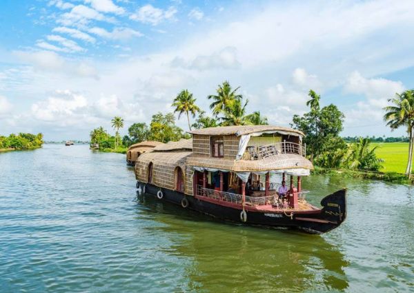 Enjoying-Houseboat-Bliss-in-Kerala